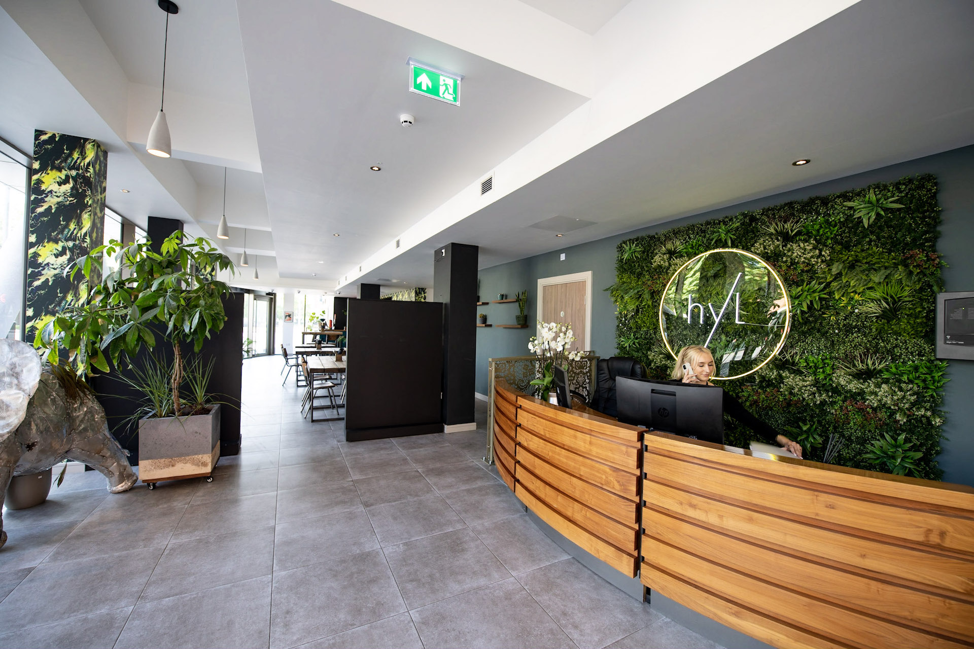 HOTEL STYLE CONCIERGE