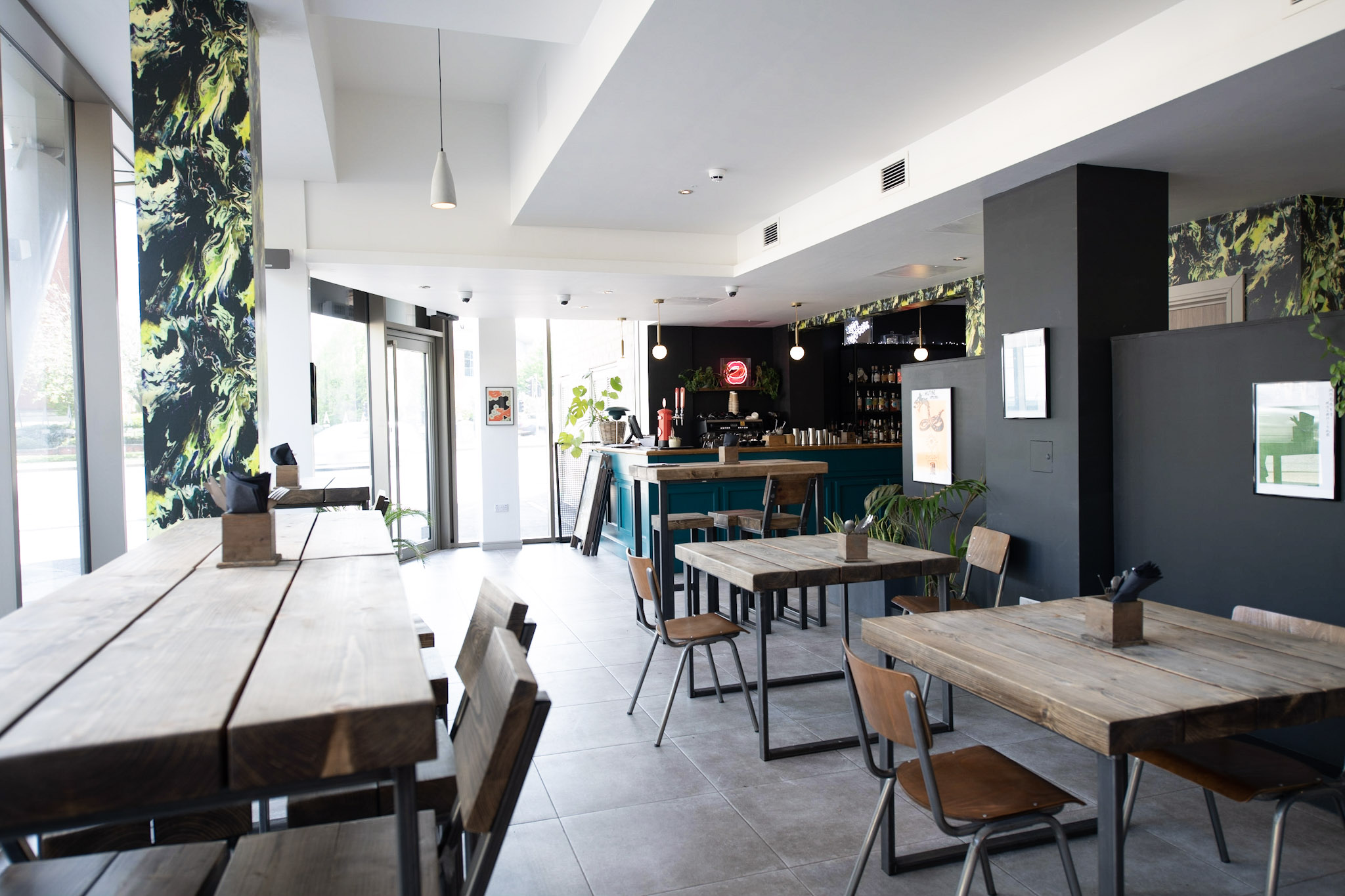 COMMUNAL LOUNGE AND DINING